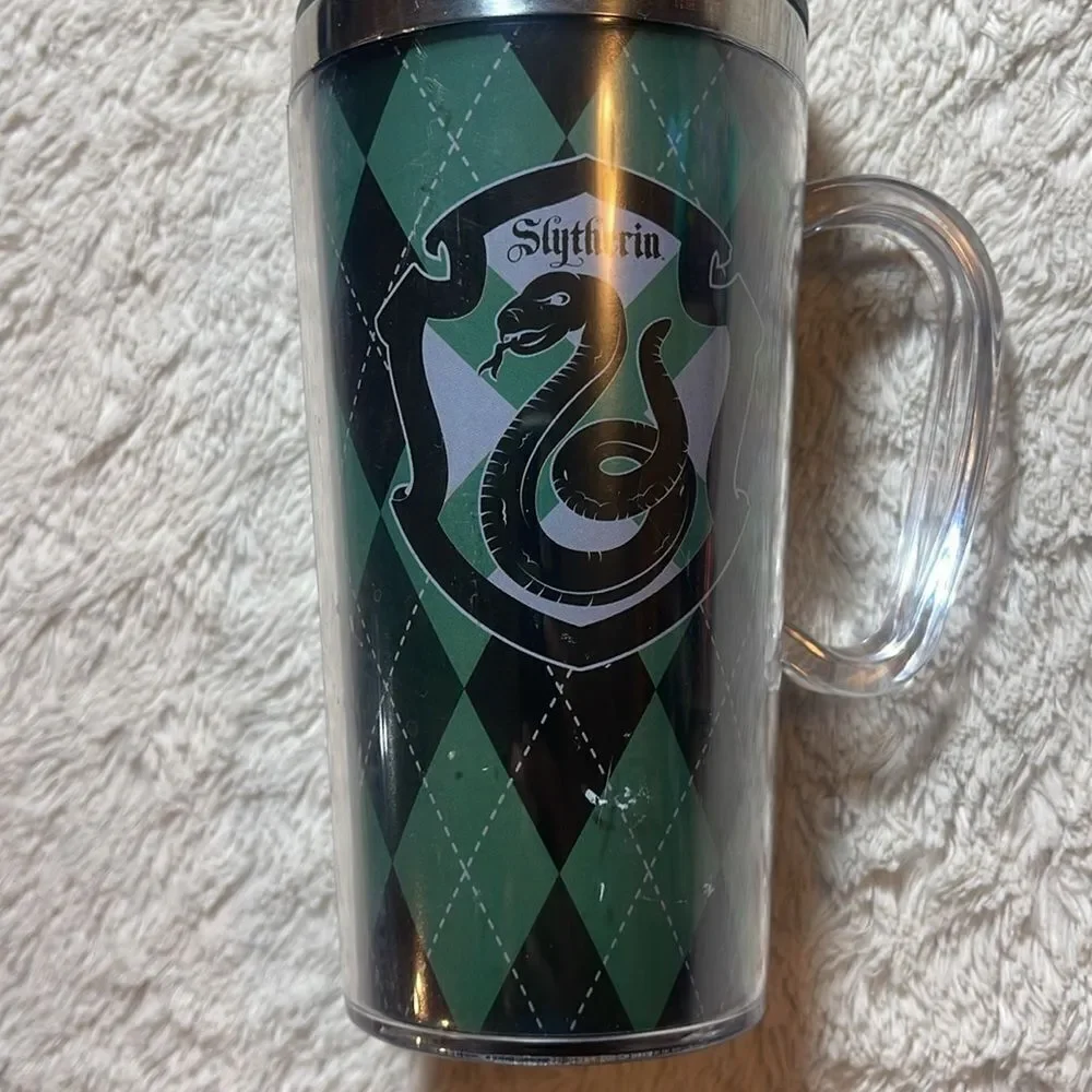 Slitheryn  insulated mug with lid and handle